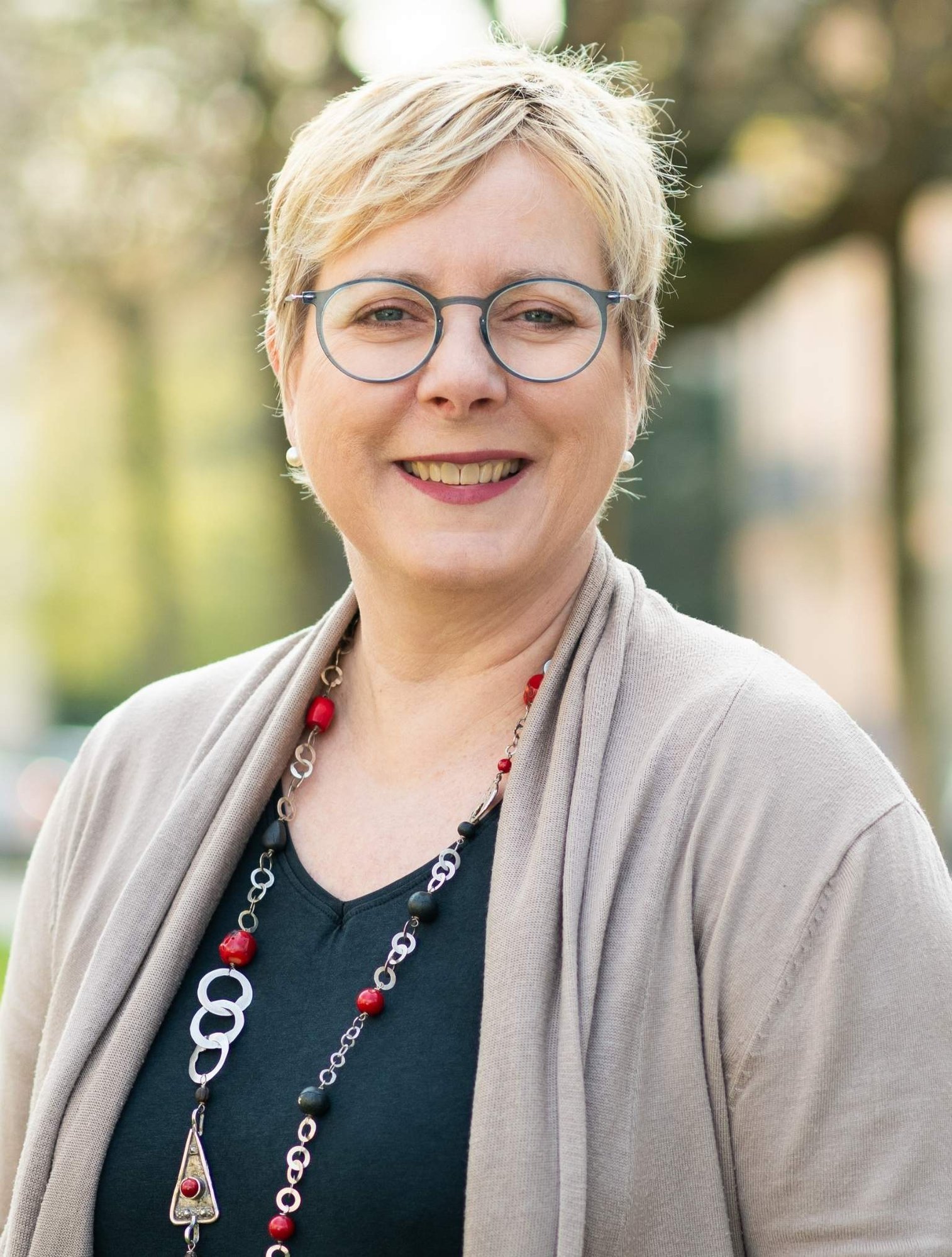 Jennifer Armstrong Jennifer Armstrong